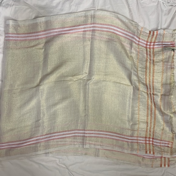 Brand new Burberry scarf 26x75” - Picture 4 of 8